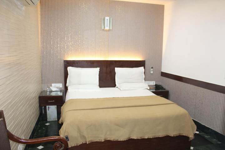 Room 12 of 20