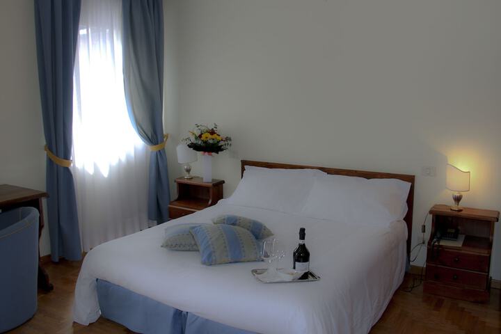Room 4 of 32