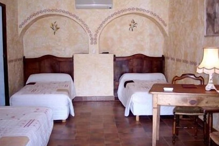 Room 6 of 50