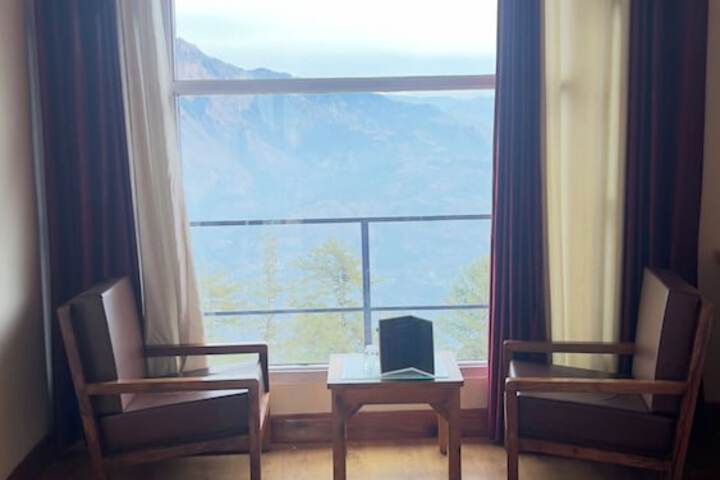 Mashobra Heights Hotel by Shalidrishya