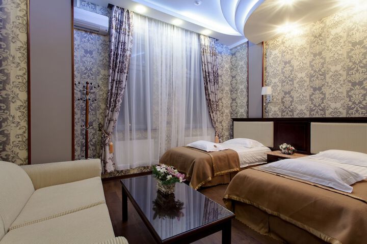 Room 4 of 33