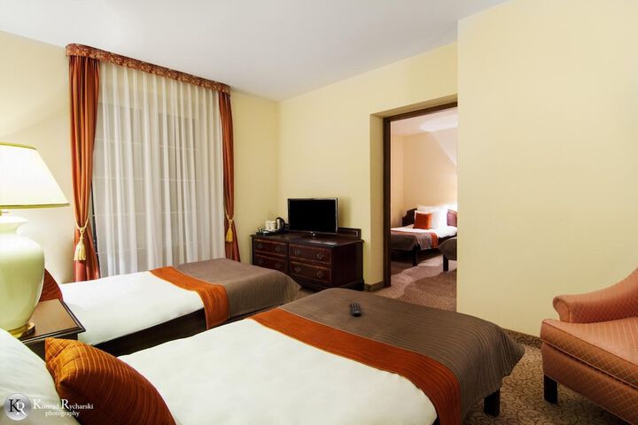 Room 10 of 62