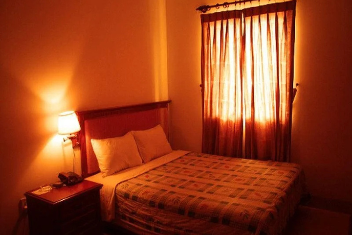 Room 4 of 17