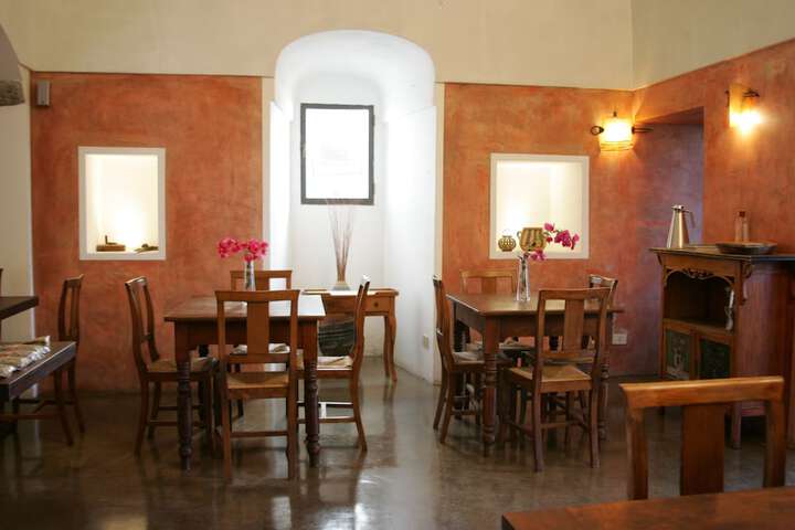 Dining 40 of 64