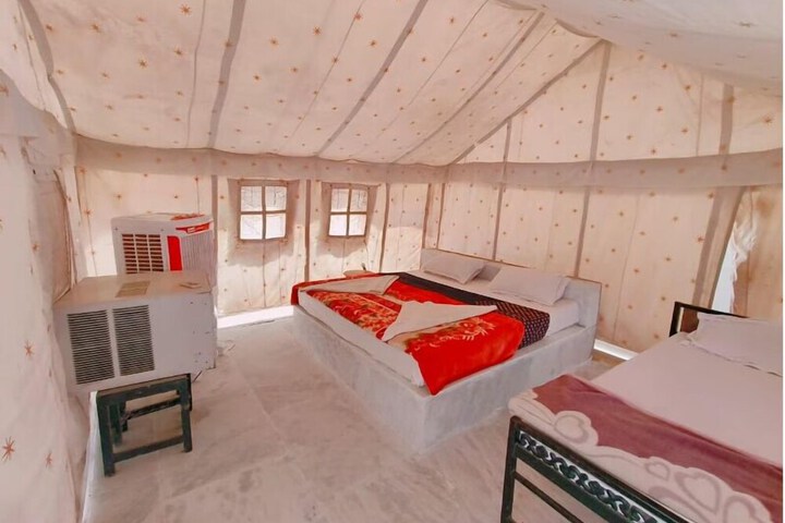 Room 2 of 30
