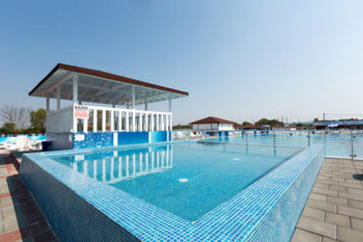 Pool 19 of 28