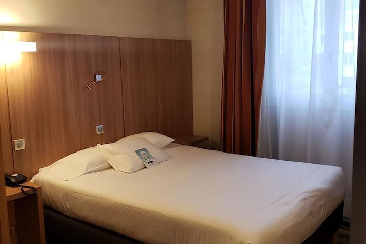 Room 13 of 42