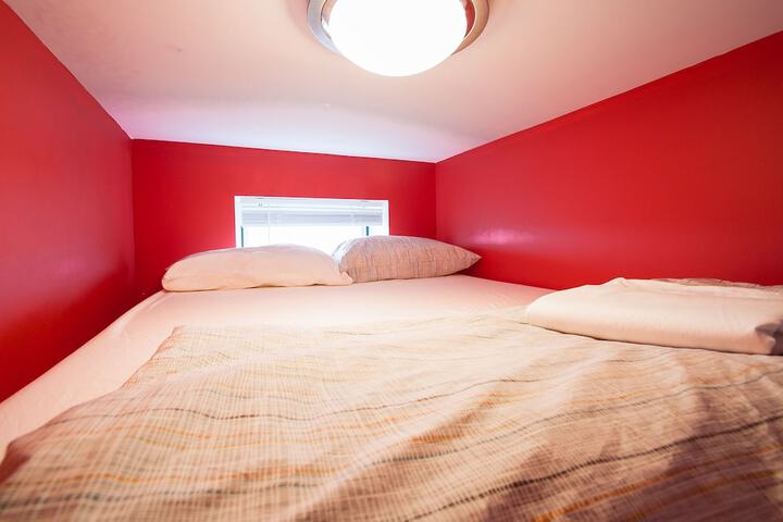 Room 28 of 103