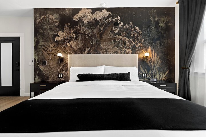 Room 13 of 33
