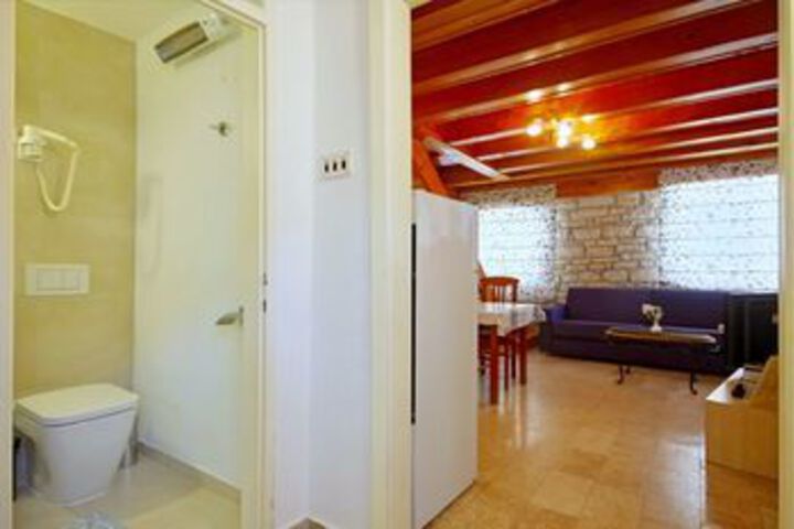 Room 26 of 32