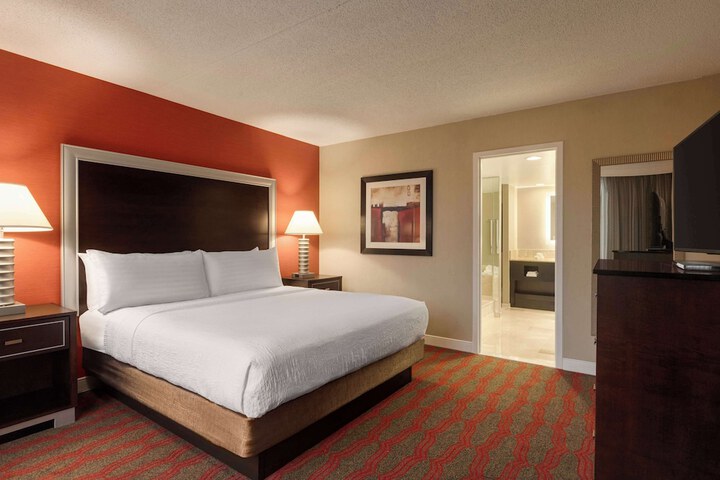 1 King Bed (9 of 9)