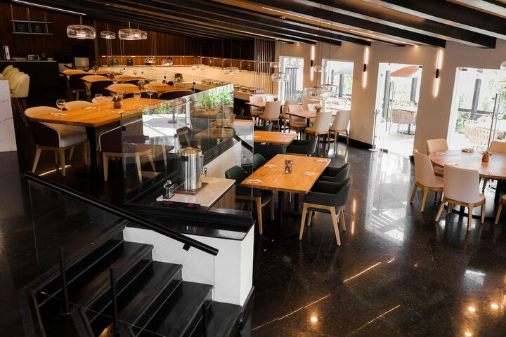 Dining 106 of 138