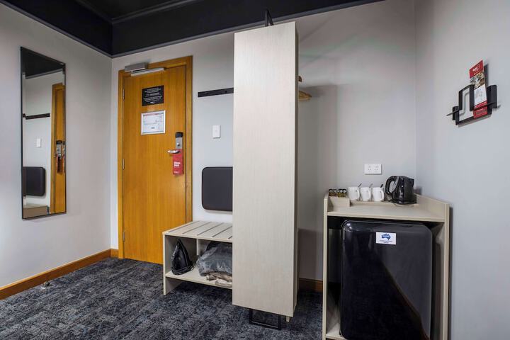 Room 12 of 30