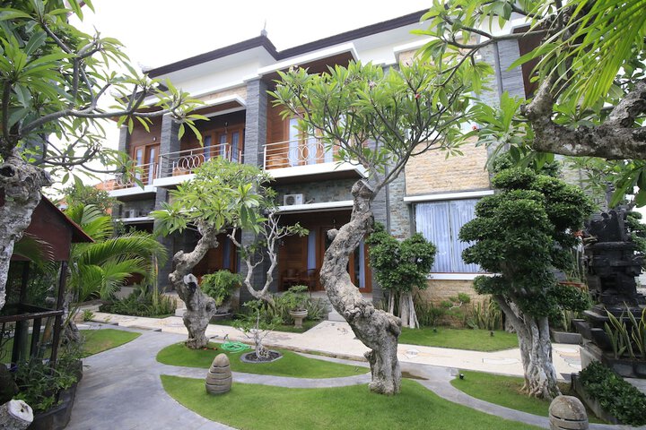 Hotel Exterior 29 of 34
