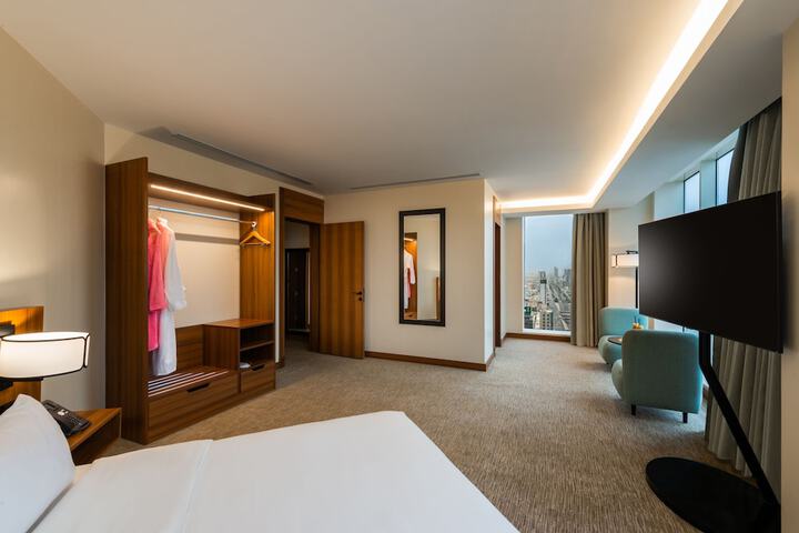 Room 6 of 50