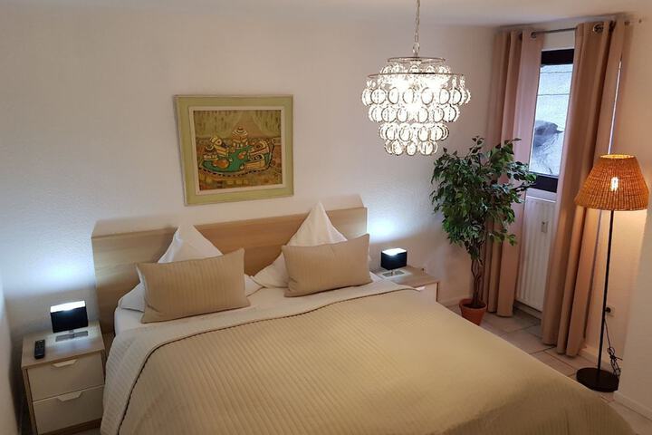 Room 5 of 144