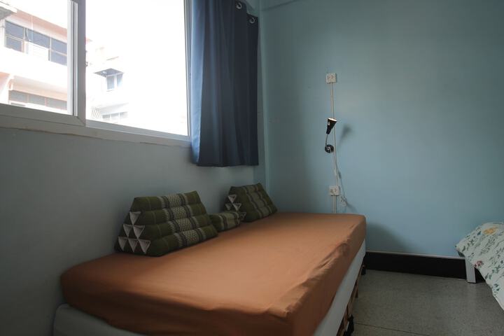 Room 4 of 210
