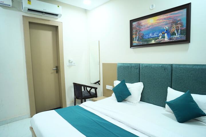 Room 9 of 24