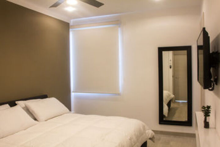Room 12 of 32