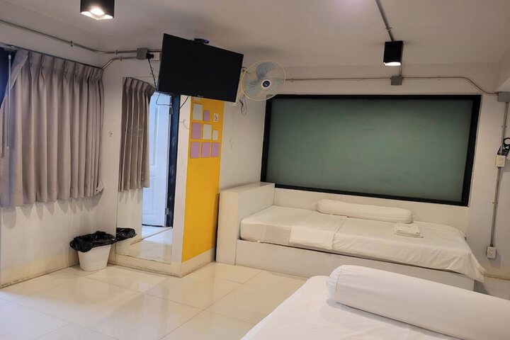 Room 37 of 77