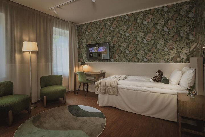 Room 53 of 132