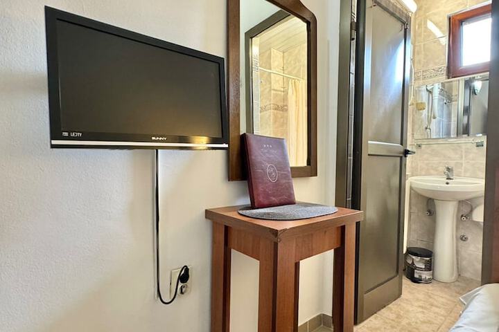 Room 40 of 85