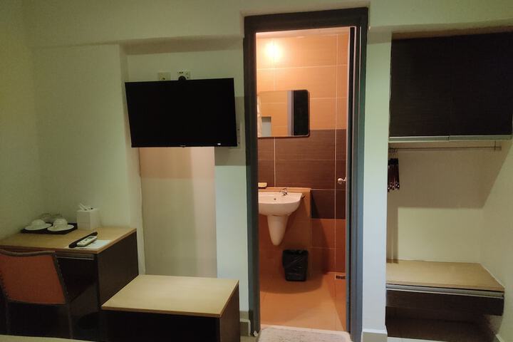 Room 14 of 32