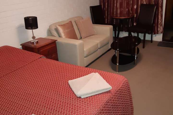 Room 6 of 33