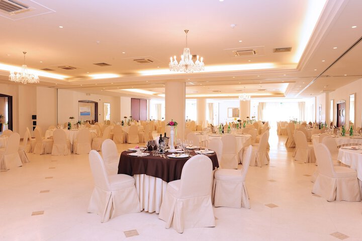Ballroom/Hall 28 of 41