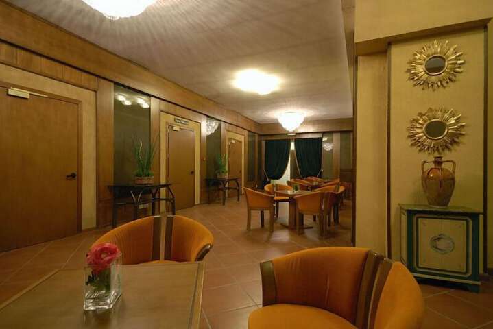 Entrance & Lobby