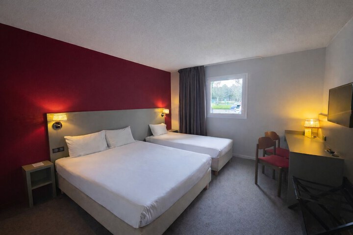 Room 10 of 30