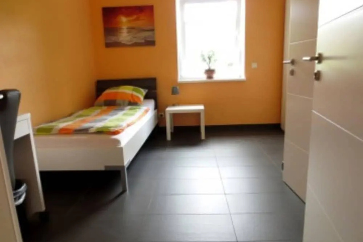 Room 3 of 12
