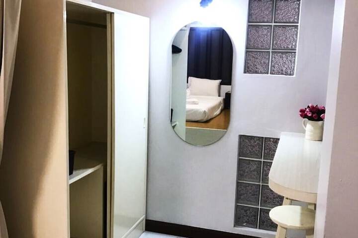 Room 27 of 68