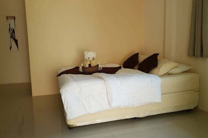 Room 10 of 14