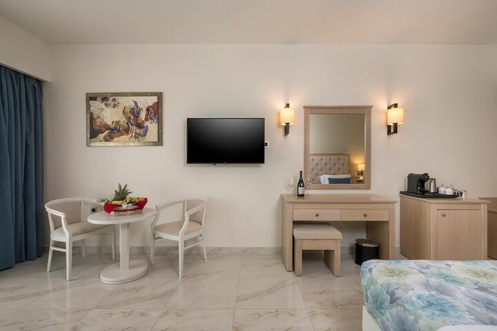 Room 121 of 340