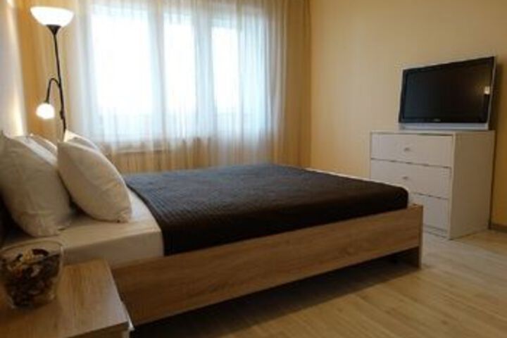 Room 3 of 8