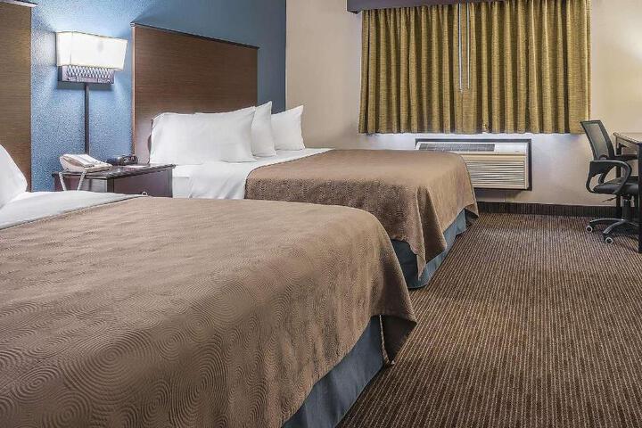 2 Queen Beds (6 of 22)