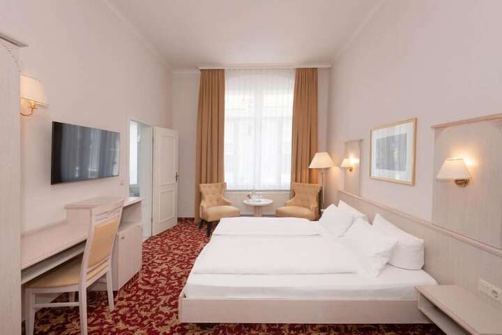 Room 2 of 36