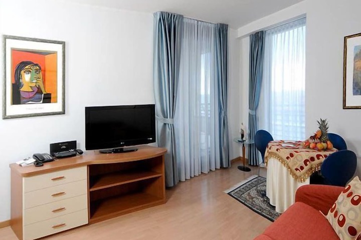 Room 15 of 46