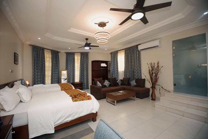 Room 18 of 48
