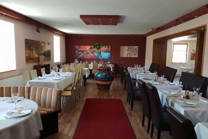Dining 24 of 65
