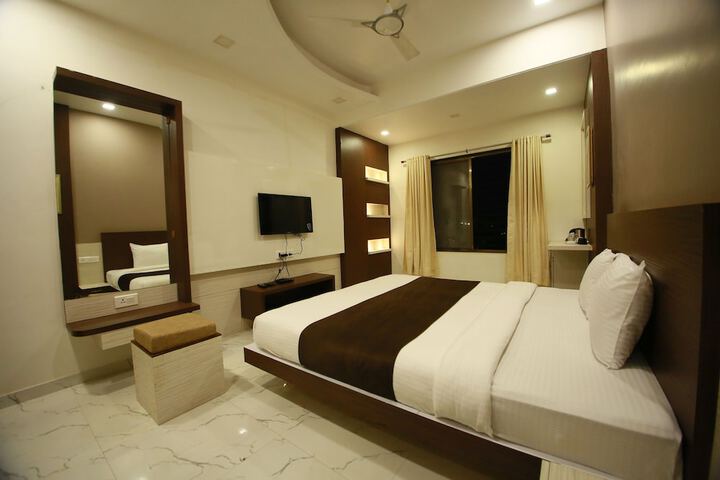 Room 17 of 33