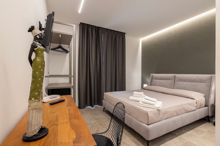 Room 28 of 46