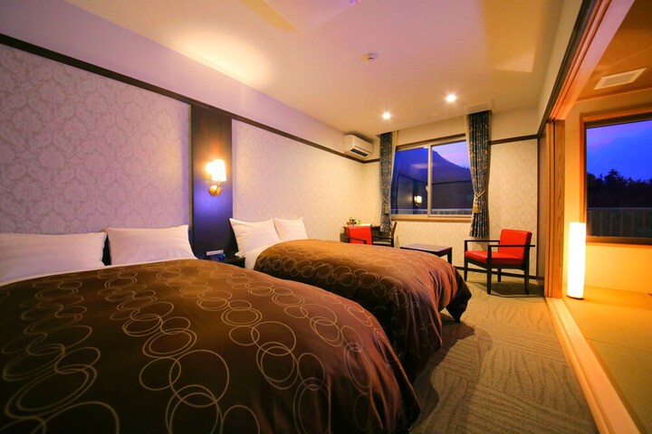 Room 4 of 72