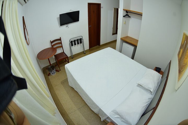Room 10 of 65