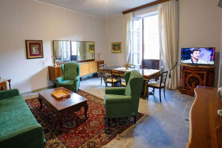 Room 8 of 18