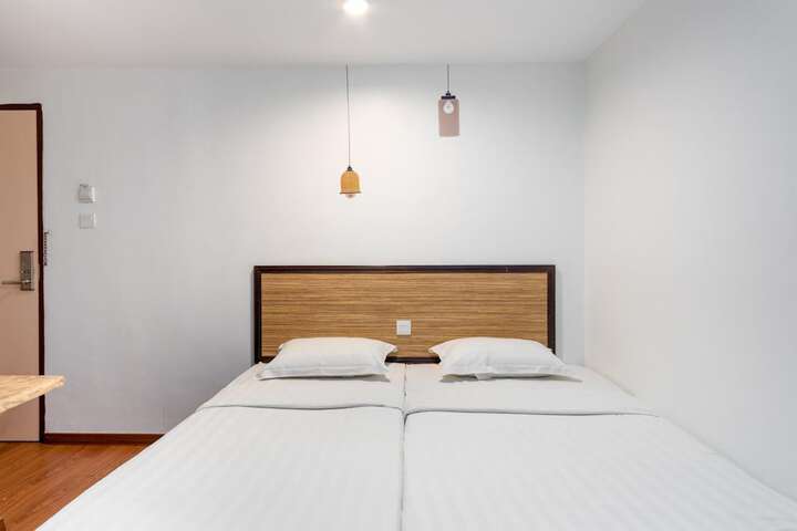 Room 27 of 71