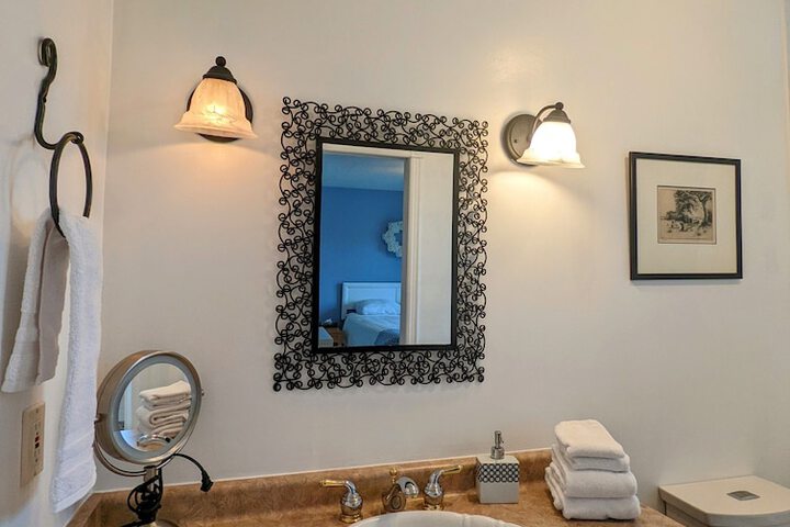 Room 11 of 24