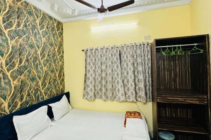 Room 18 of 28