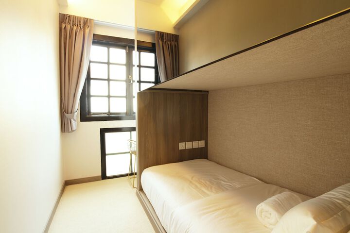 Room 28 of 180